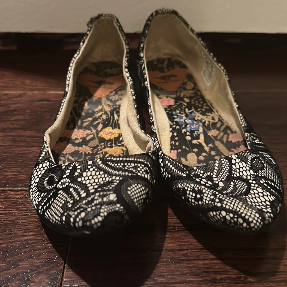 Lace Ballet Flat - Picture 2 of 4